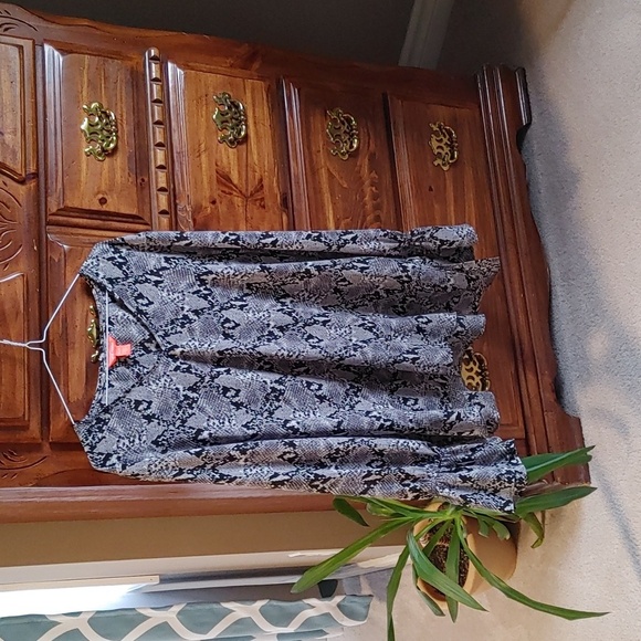 🌻Women's Joe Fresh Snakeskin Print Blouse - Picture 1 of 8